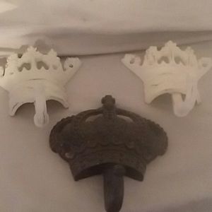 3 cast iron crown hooks